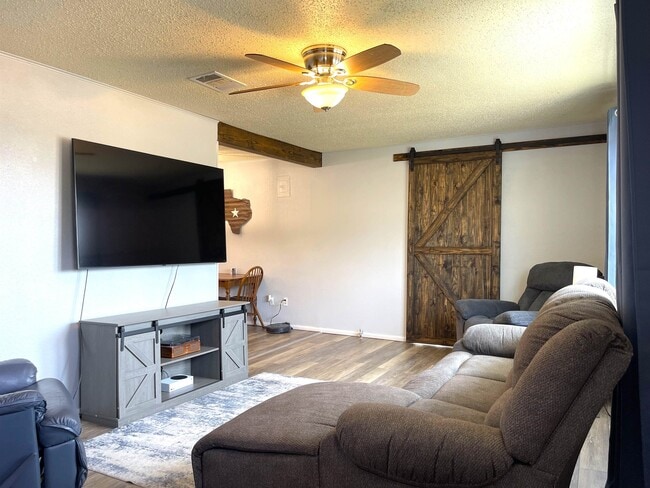 Photo - 1101 E College St