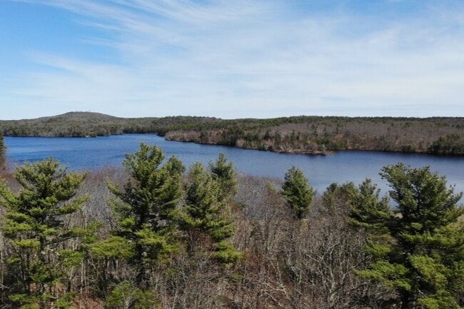 Lago en Bell Marsh Preserve - 131 Mill Ln