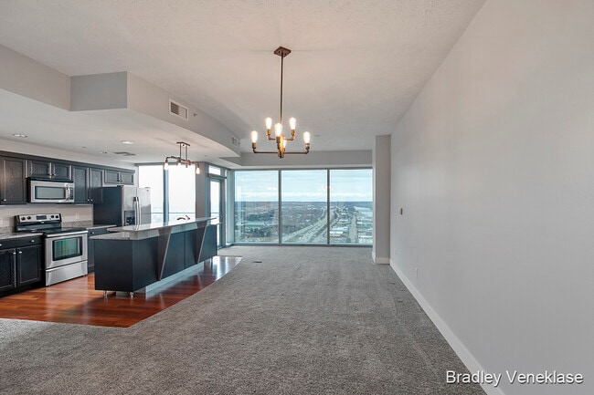 Fotografía del edificio - 335 Bridge St NW Unidad 2605