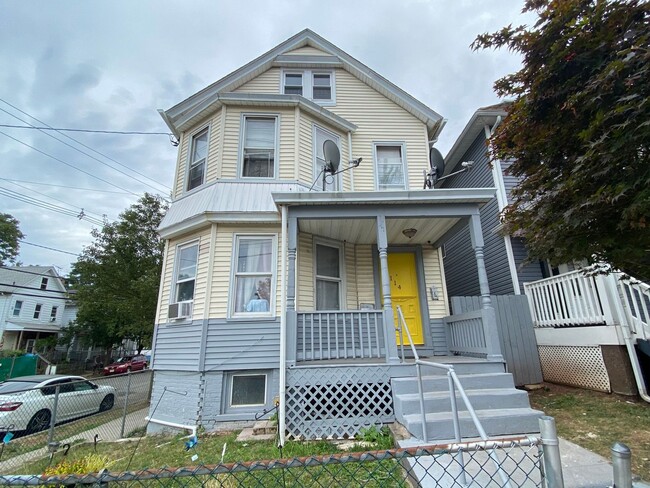 Photo - 114 Joyce Kilmer Ave Unit Apt 3