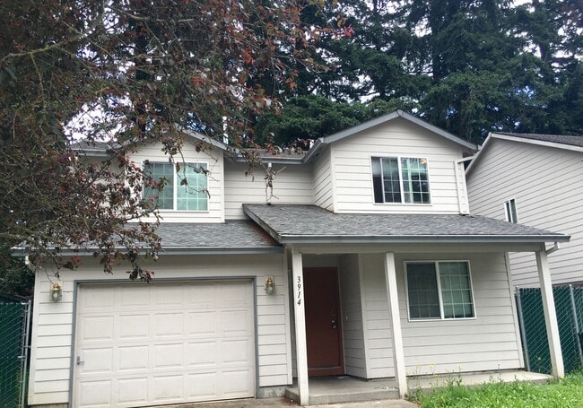 Building Photo - 3 Bedroom/2.5 Bath Home Conveniently Located in SE!