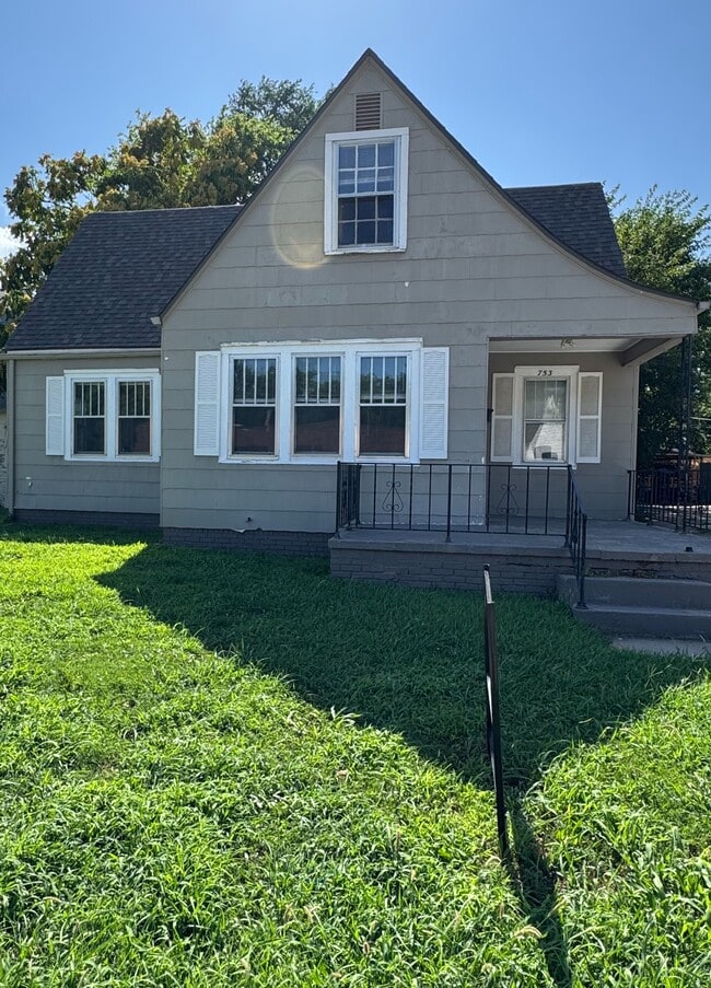 Building Photo - 753 S Hillside St Rental