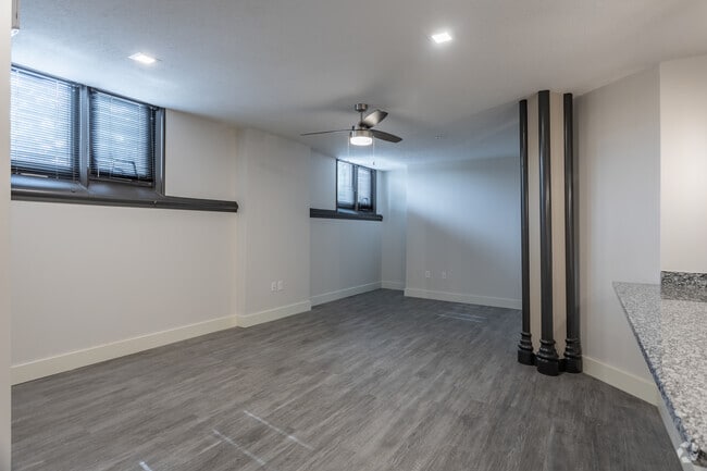 2BD, 1BA - 750SF