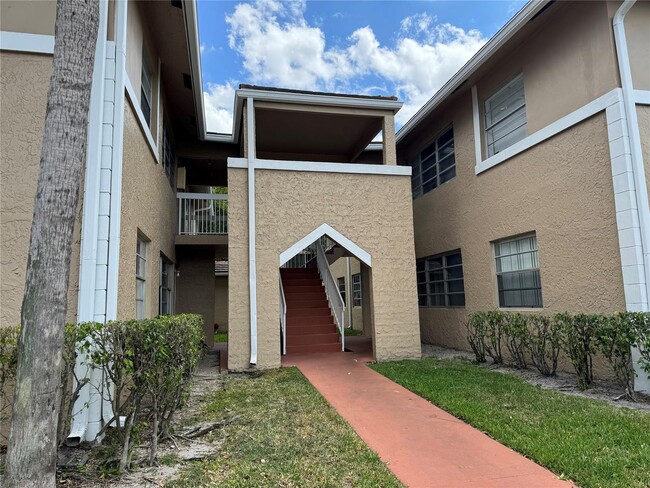 Photo - 10208 Twin Lakes Dr Unidad 15-F Rental