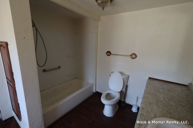 Photo - 292 NE Alder St