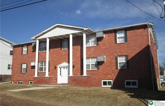 Building Photo - 235 N Nice St Unit 4 Rental