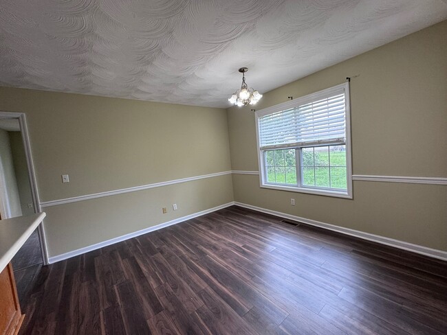 Photo - 204 Boone Dr