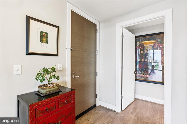 Building Photo - 930 Rose Ave Unit 1410