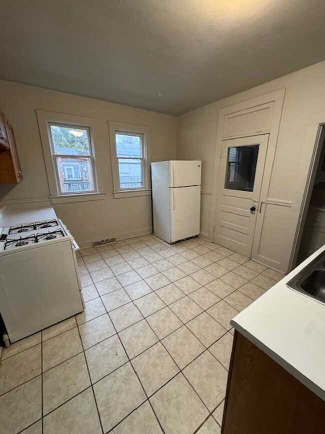 Photo - 928 Rivermet Ave