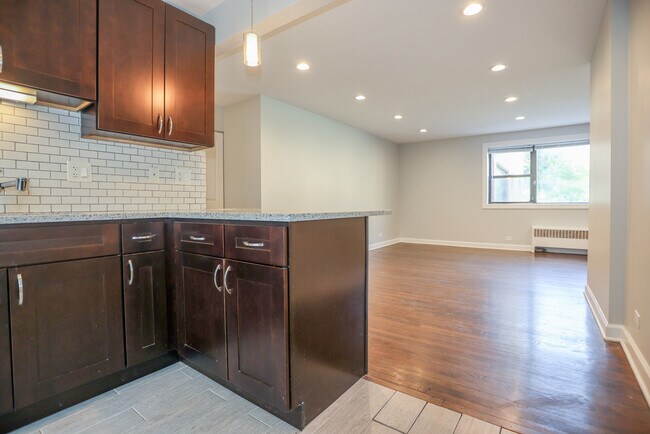 Photo - 6803 N Ridge Blvd Unit 106