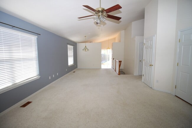 Building Photo - Amazing 5 bedroom home in Desirable Crown Hill Mesa on West Side of town