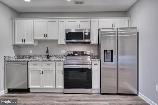 Photo - 6722 Brentwood Ave Unit 2FL