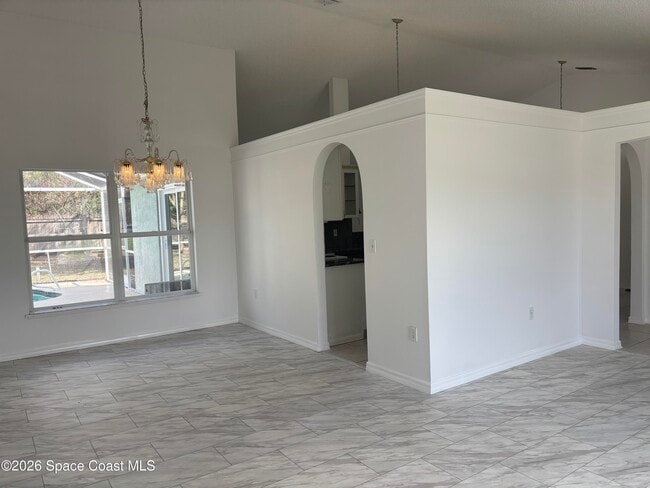 Photo - 443 Collings St SE