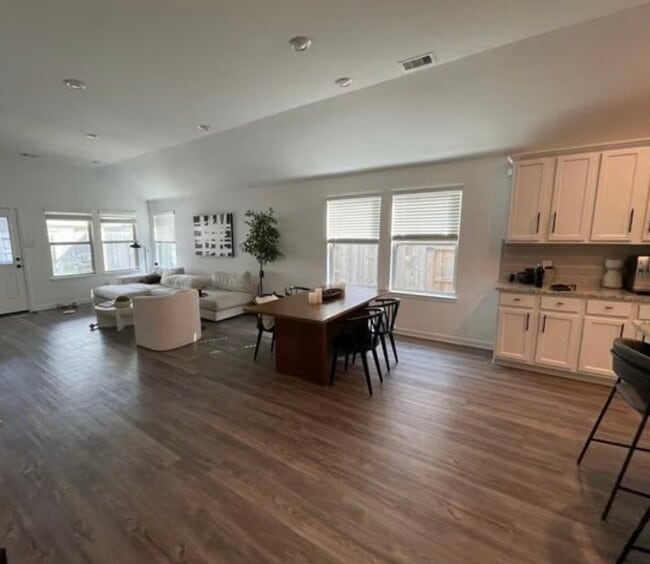 Building Photo - 16152 Dockside St Rental