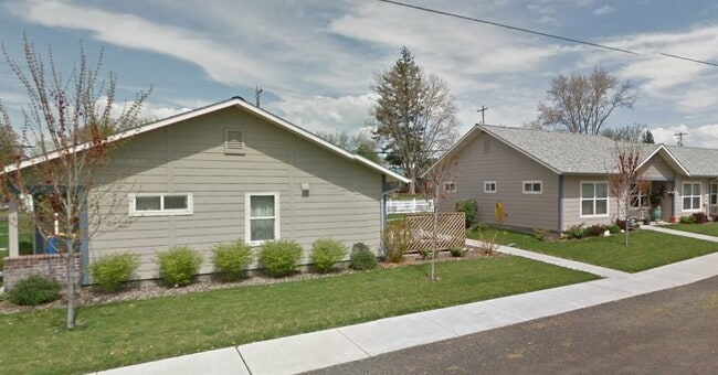 Photo - 425 E Currant St