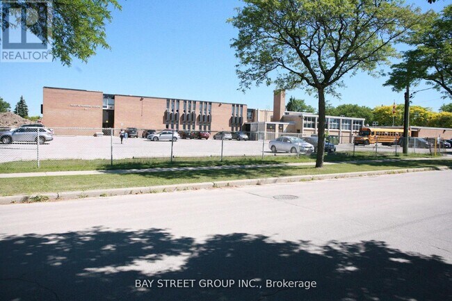 Photo - 31 Kenton Dr