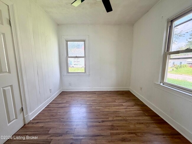 Photo - 2706 Wyandotte Ave