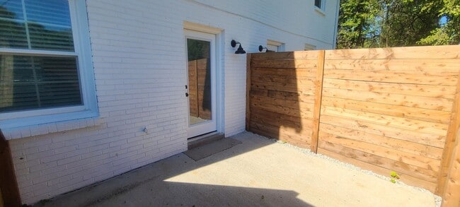 Photo - 2130 Sharondale Dr
