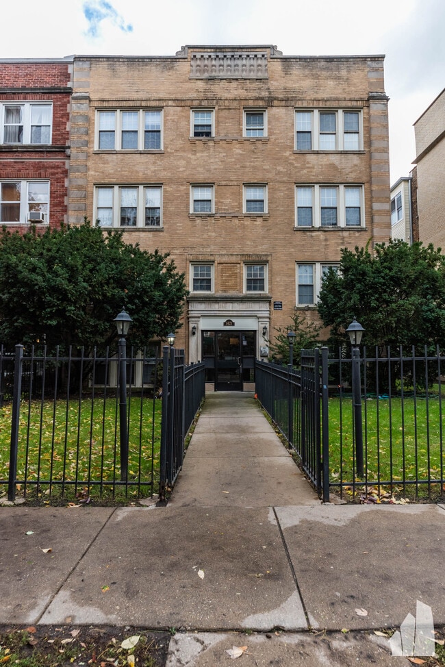1421 W Farwell Ave Unit 207