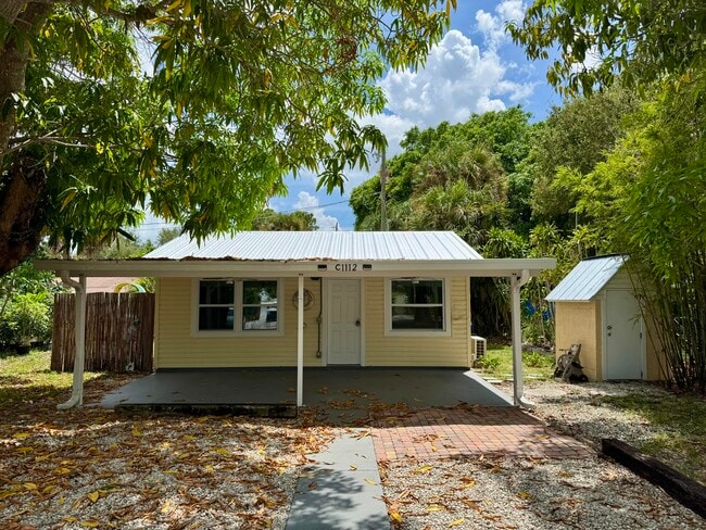 Building Photo - 1112 NE Stuart St Rental