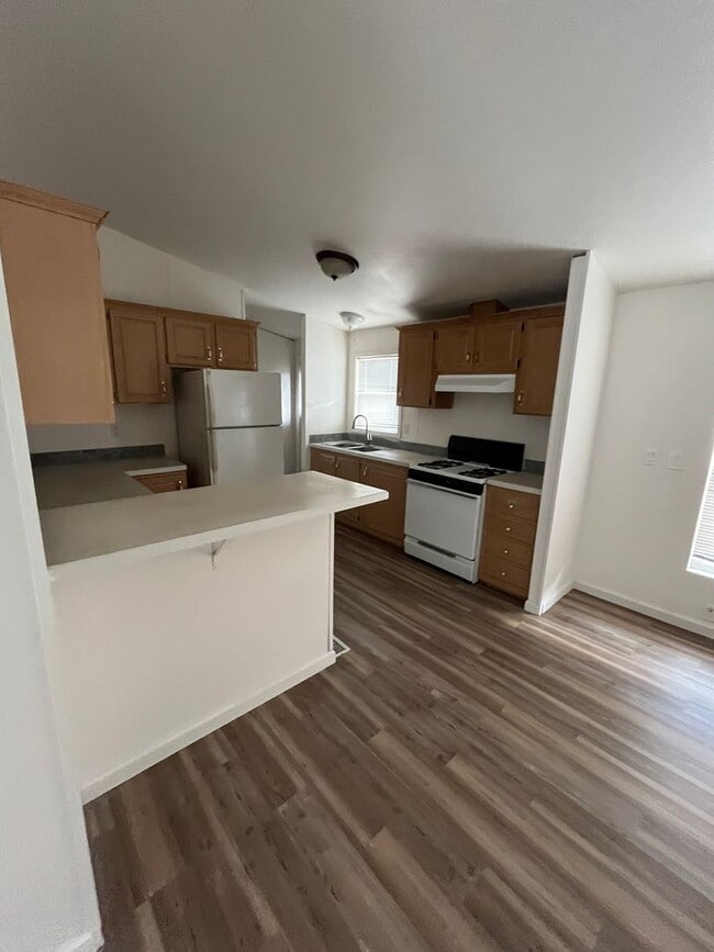 Building Photo - Available Now! Move-In Ready