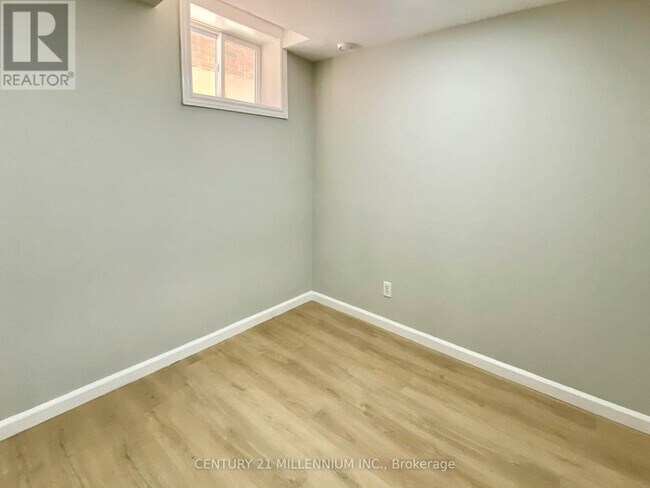 Photo - 248 Howard Crescent