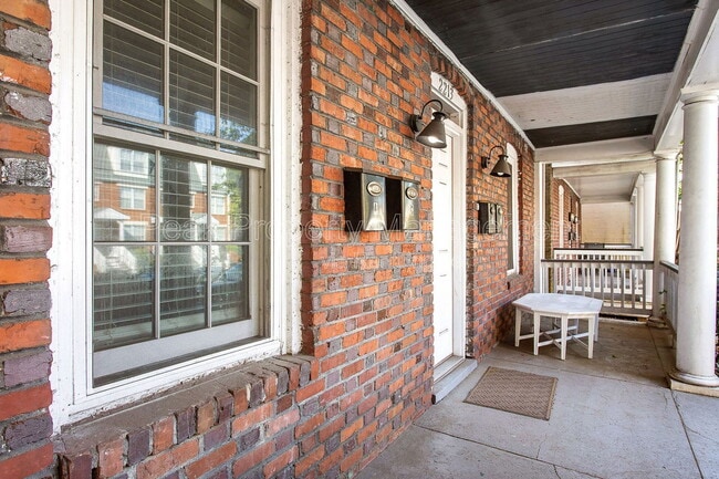 Photo - 2213 W Cary St Unidad C