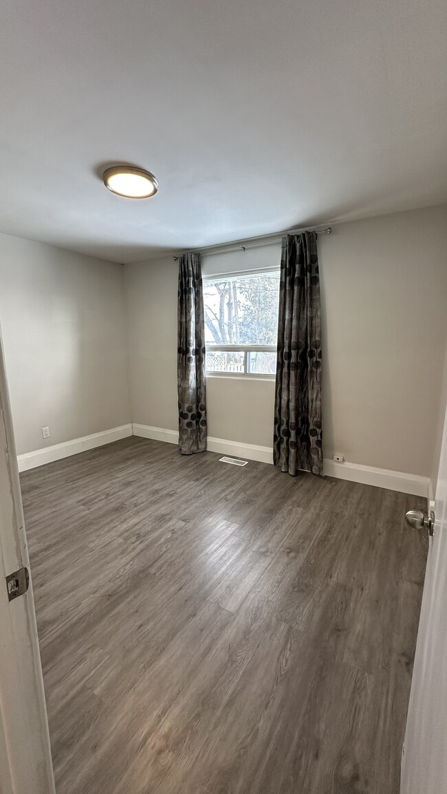 Photo - 142 Maurice Crt Unité 3-Bed