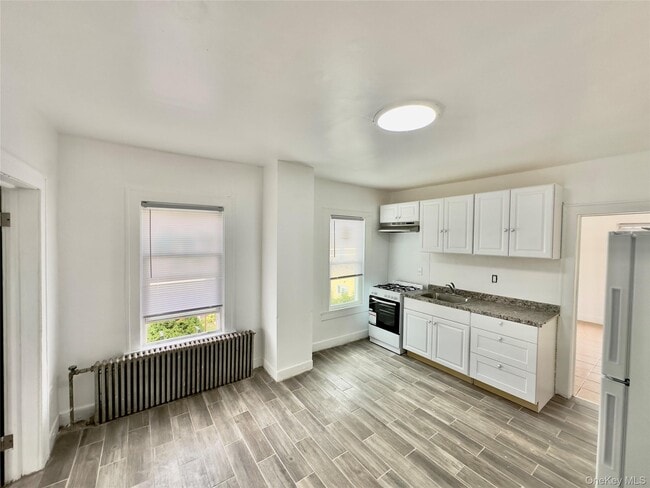 Building Photo - 104 Henry St Rental