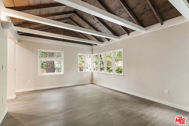 937 N Beverly Glen Blvd