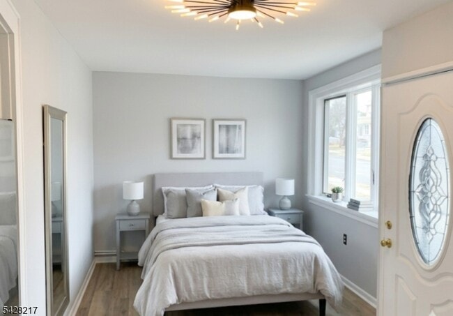 Photo - 2144 Evans St