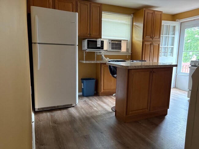 65 Campbell Ave Unidad Two family home