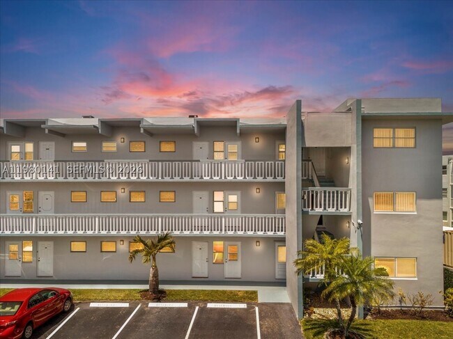 Building Photo - 2200 Park 109 Park Unit 109