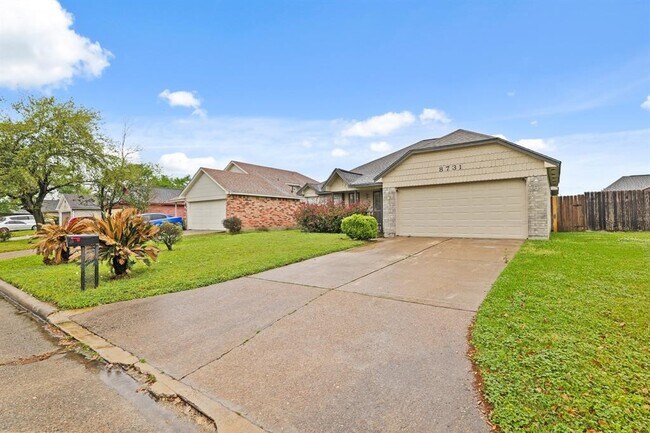 Photo - 8731 Croteau Dr