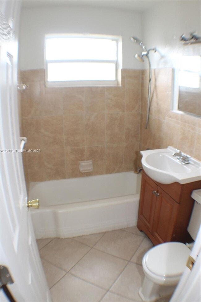 Photo - 917 NW 5th St Unit 4