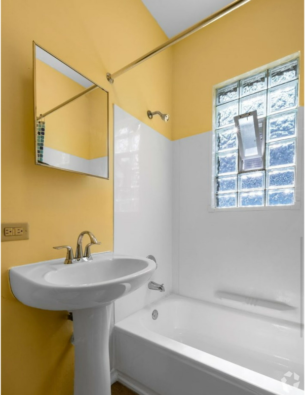 Building Photo - 7353 S Kenwood Ave Rental