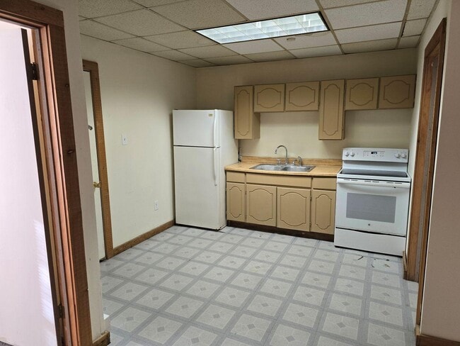 Building Photo - 518 Moen Ave