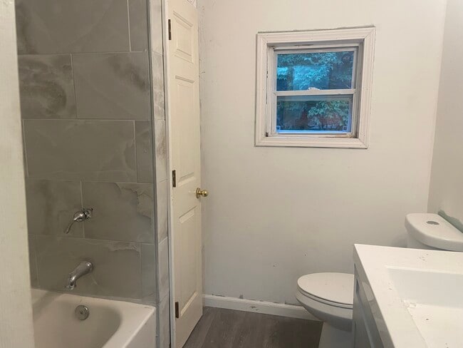 Photo - 883 Carter St