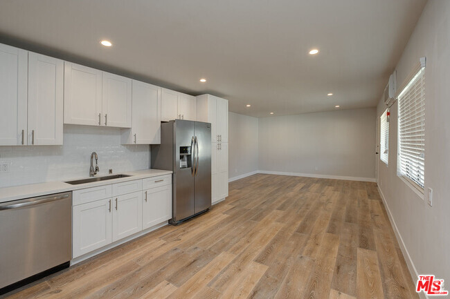 Building Photo - 4703 W St Charles Pl Unit 3 Rental