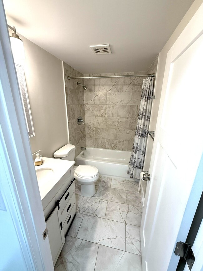 Building Photo - 15 Spencer Rd Unit 12E