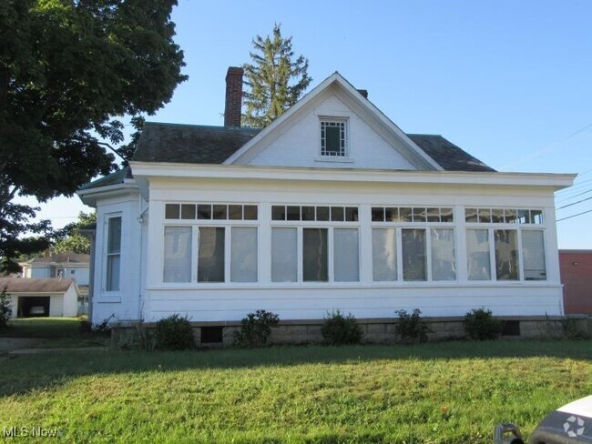 Building Photo - 532 Thurman St Rental