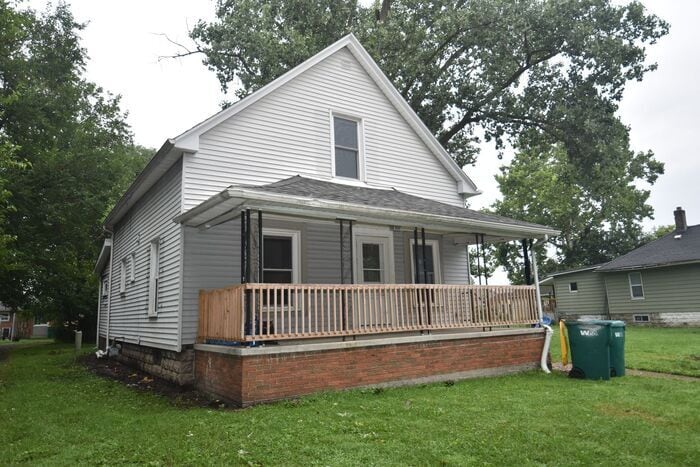 Mishawaka 1/2 story 3 bedroom single-family home with garage