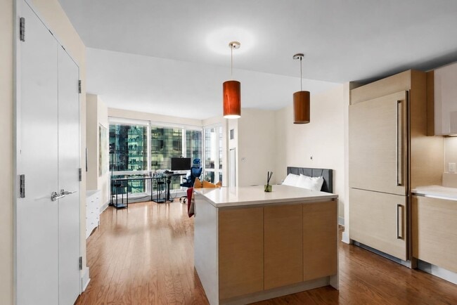 Building Photo - 77 Hudson St Unit 2412