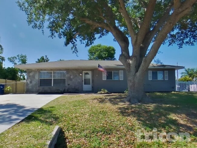 Photo - 407 43rd St Blvd W