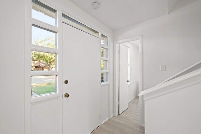 Photo - "Charming 3-Bed Townhouse Oasis with 2.5 B...
