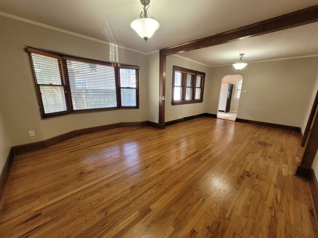 Two bedroom home, beautiful hardwood floors! - Two bedroom home, beautiful hardwood floors!