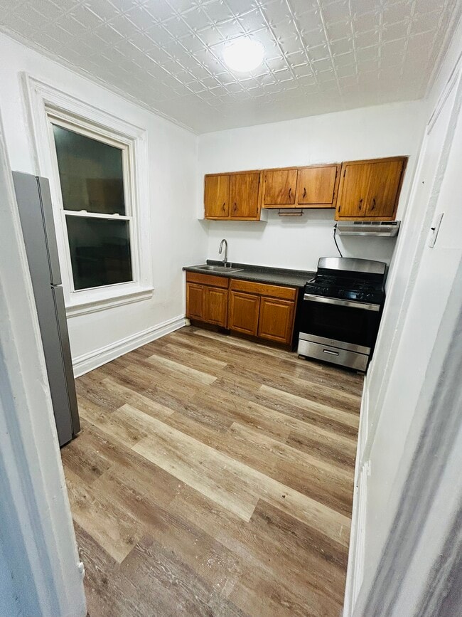 Building Photo - 2029 Ryer Ave Unit 2
