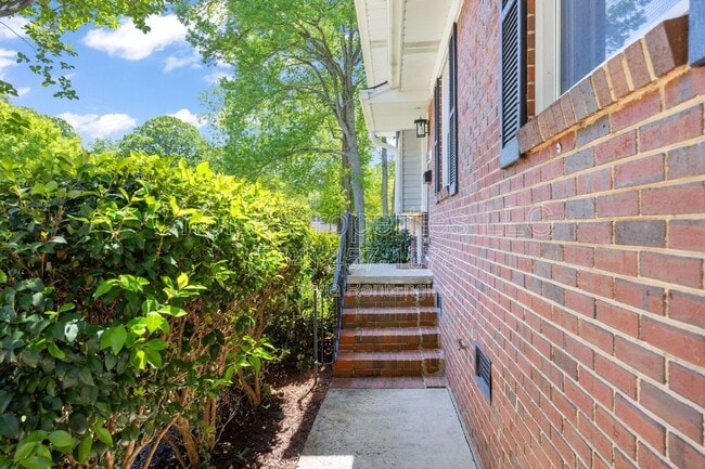 Photo - 832 Stanfield Dr