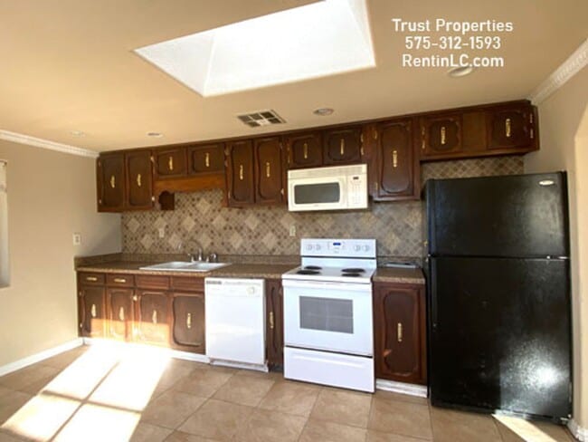 Photo - Great 4/2, all tile, close to Shops. Pets welcome