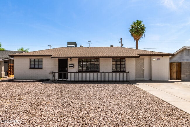 Building Photo - 5635 N 35th Dr Rental